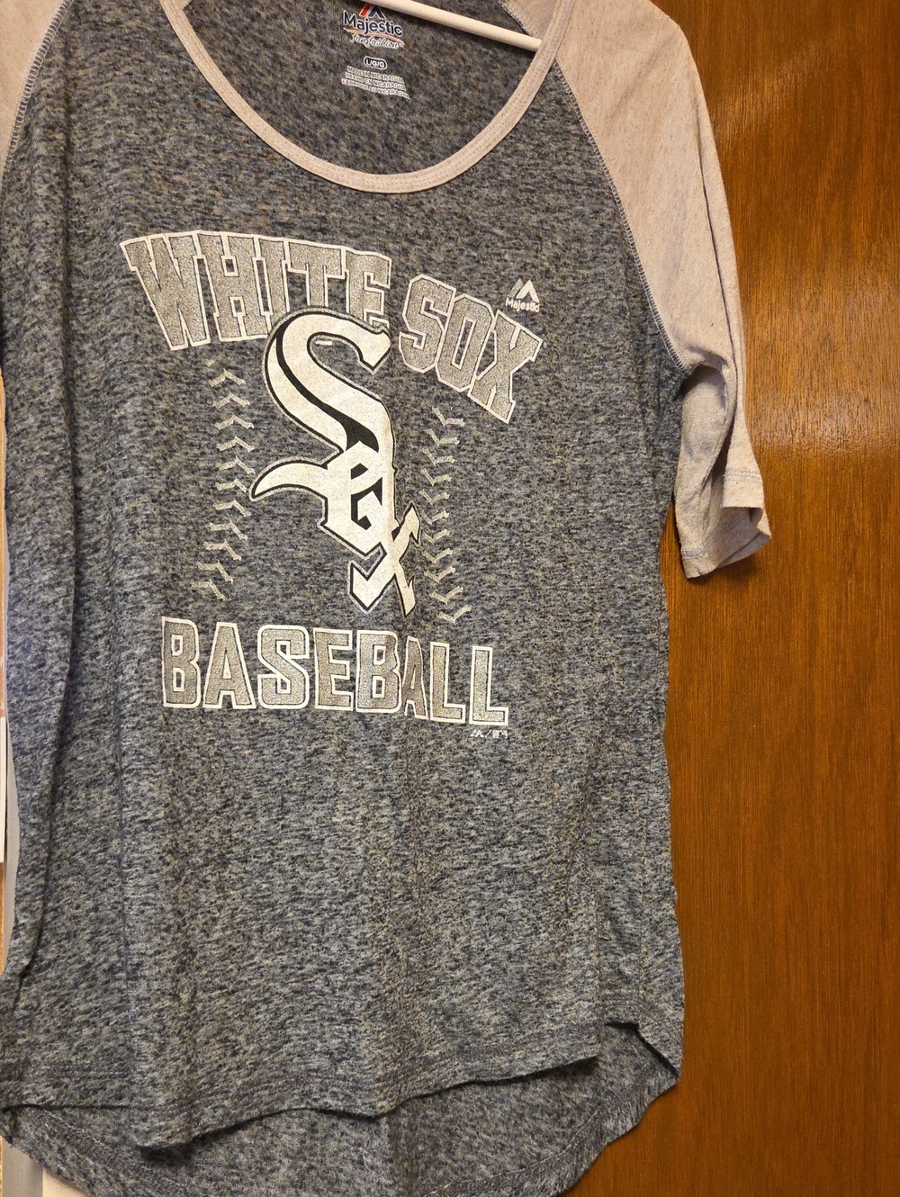 Majestic Women's White Sox Heather Gray Raglan Baseball Tee